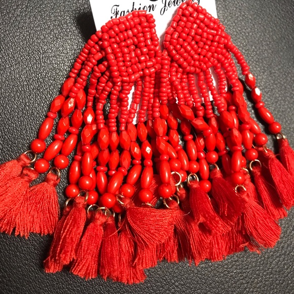 Red earring - Picture 2 of 5